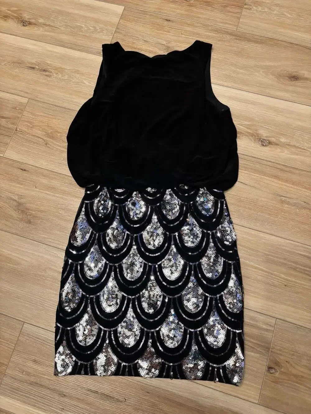 B. Darlin Black Blouson Sleeveless Scalloped Sequin Cocktail Dress